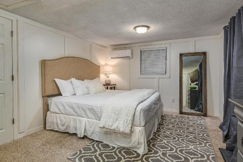 Mountain Modern Getaway Hot Tub and Arcade Games - image 11