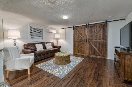 Mountain Modern Getaway Hot Tub and Arcade Games - image 8