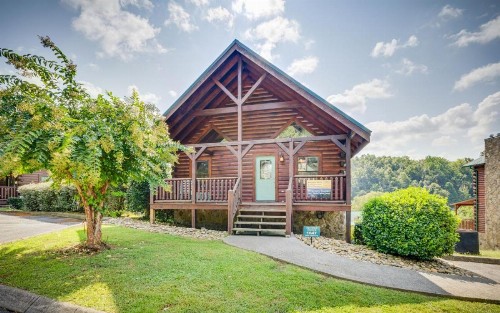 Heavenly Escape Crossing Resort Cabin with HOA Outdoor Swimming Pool Hot Tub Arcade Games and More
