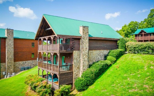 Heavenly Escape Crossing Resort Cabin with HOA Outdoor Swimming Pool Hot Tub Arcade Games and More - image 13