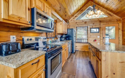 Heavenly Escape Crossing Resort Cabin with HOA Outdoor Swimming Pool Hot Tub Arcade Games and More - image 14