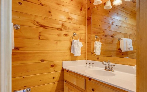 Heavenly Escape Crossing Resort Cabin with HOA Outdoor Swimming Pool Hot Tub Arcade Games and More - image 15