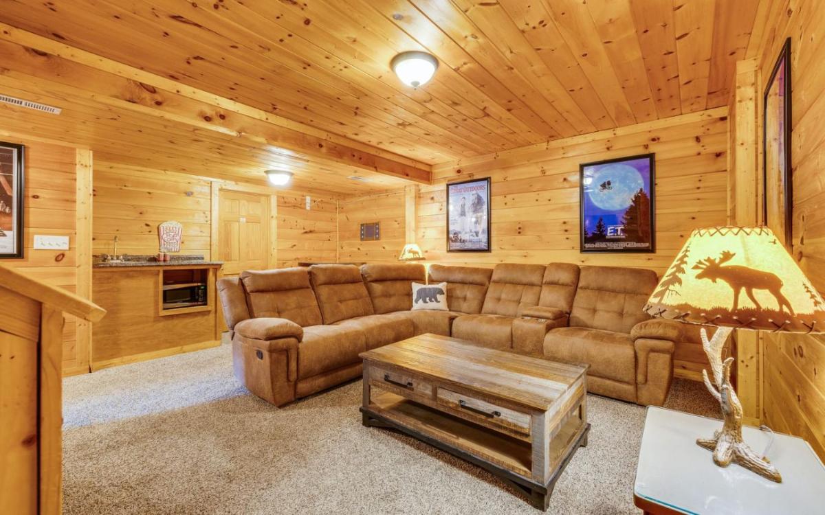 Heavenly Escape Crossing Resort Cabin with HOA Outdoor Swimming Pool Hot Tub Arcade Games and More - image 2