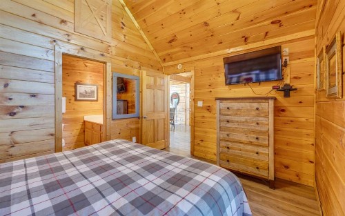 Heavenly Escape Crossing Resort Cabin with HOA Outdoor Swimming Pool Hot Tub Arcade Games and More - image 5