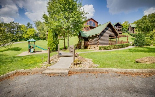 Heavenly Escape Crossing Resort Cabin with HOA Outdoor Swimming Pool Hot Tub Arcade Games and More - image 6