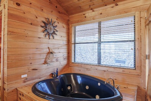Star Struck Hot Tub Heart Shaped Jetted Jacuzzi Stone Gas Log Fireplace Rocking Chairs - image 10