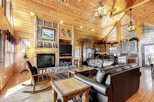 Edge of the Park Lodge - image 2