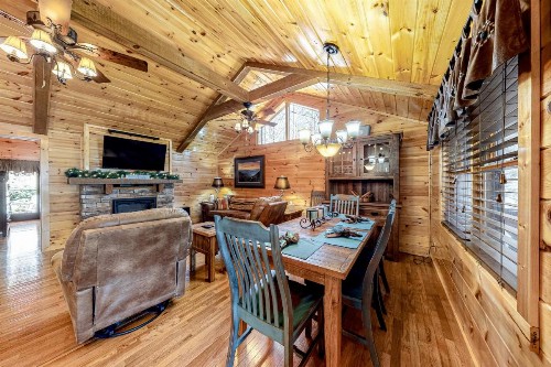 Misty Mountain Cabin - image 5