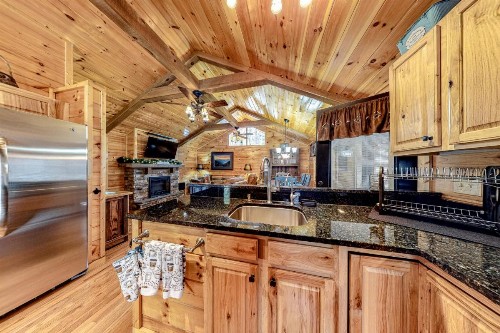 Misty Mountain Cabin - image 6