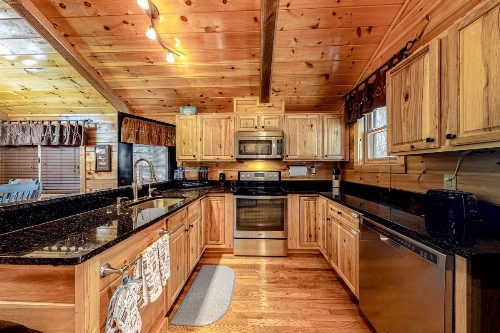 Misty Mountain Cabin - image 7