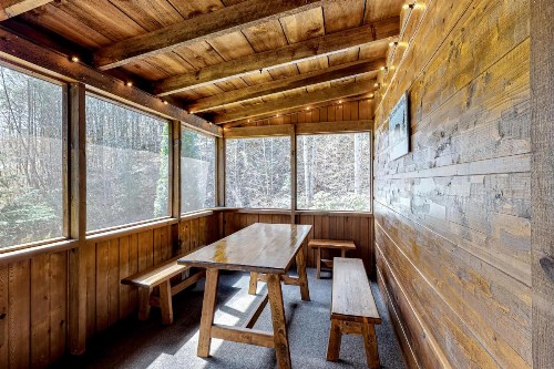 Misty Mountain Cabin - image 9
