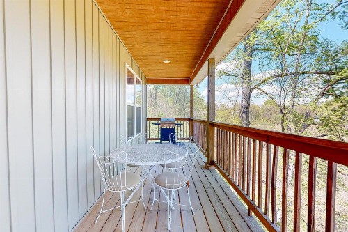 Lowe Lakehouse - image 11