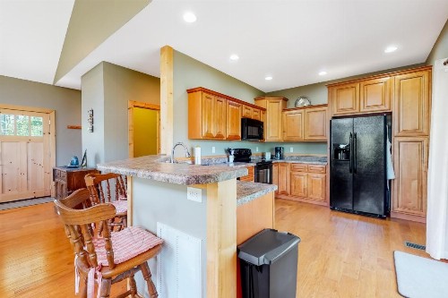 Lowe Lakehouse - image 6