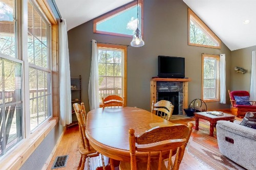 Lowe Lakehouse - image 7