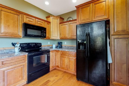 Lowe Lakehouse - image 9