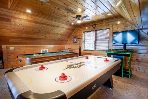 Above It All with Mountain Views Hot Tub and Theater Room - image 3