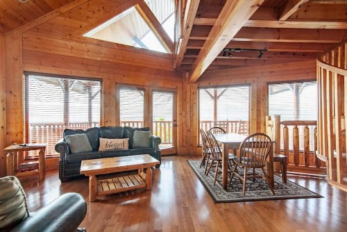 Above It All with Mountain Views Hot Tub and Theater Room - image 6
