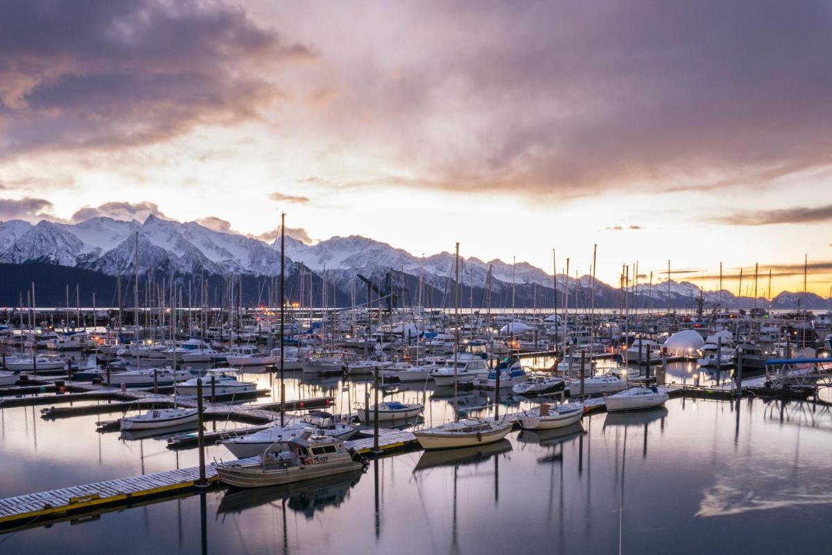 Harbor 360 Hotel Seward - image 6