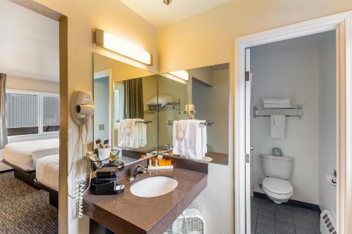 Breeze Inn Motel - image 12