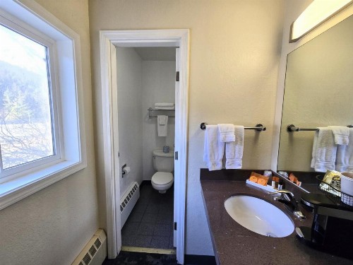 Breeze Inn Motel - image 26