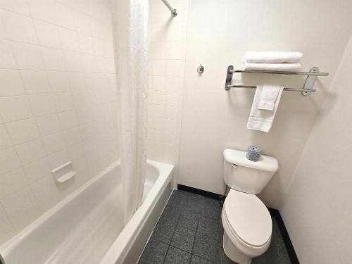 Breeze Inn Motel - image 5