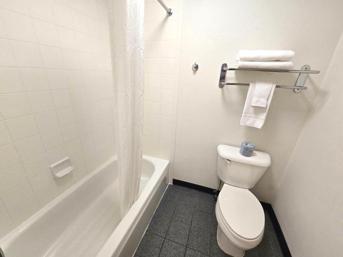 Breeze Inn Motel - image 5