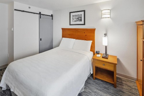 Best Western Plus Edgewater Hotel - image 10