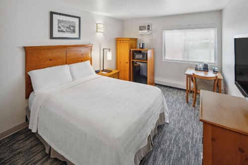 Best Western Plus Edgewater Hotel - image 11