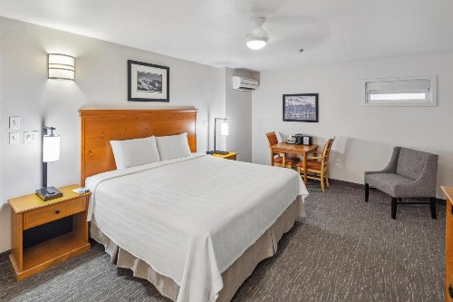 Best Western Plus Edgewater Hotel - image 13