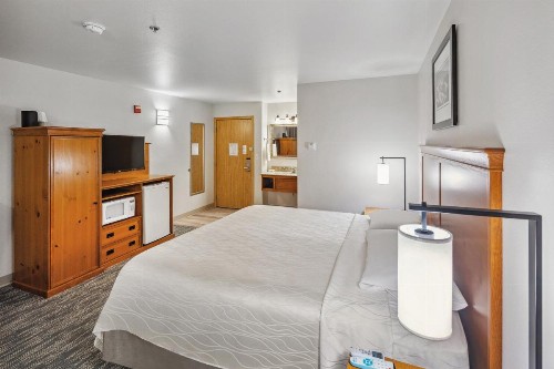 Best Western Plus Edgewater Hotel - image 14