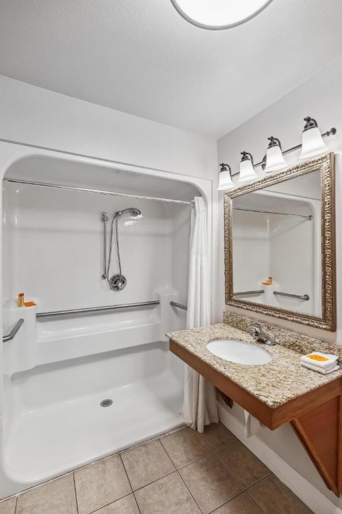 Best Western Plus Edgewater Hotel - image 15