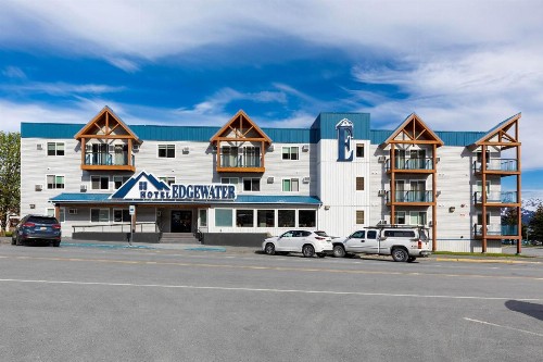 Best Western Plus Edgewater Hotel - image 16