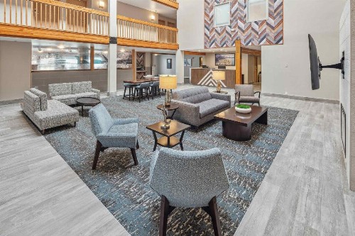 Best Western Plus Edgewater Hotel - image 2