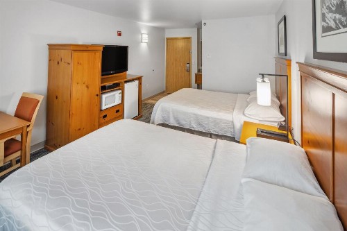 Best Western Plus Edgewater Hotel - image 3