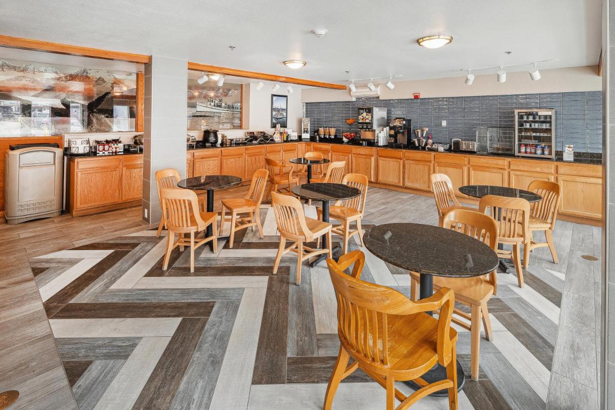 Best Western Plus Edgewater Hotel - image 4