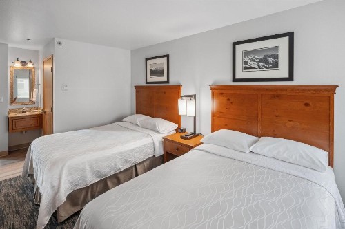 Best Western Plus Edgewater Hotel - image 6