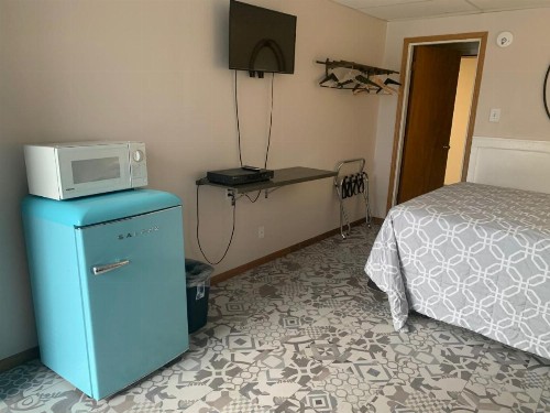 Marina Motel - image 6