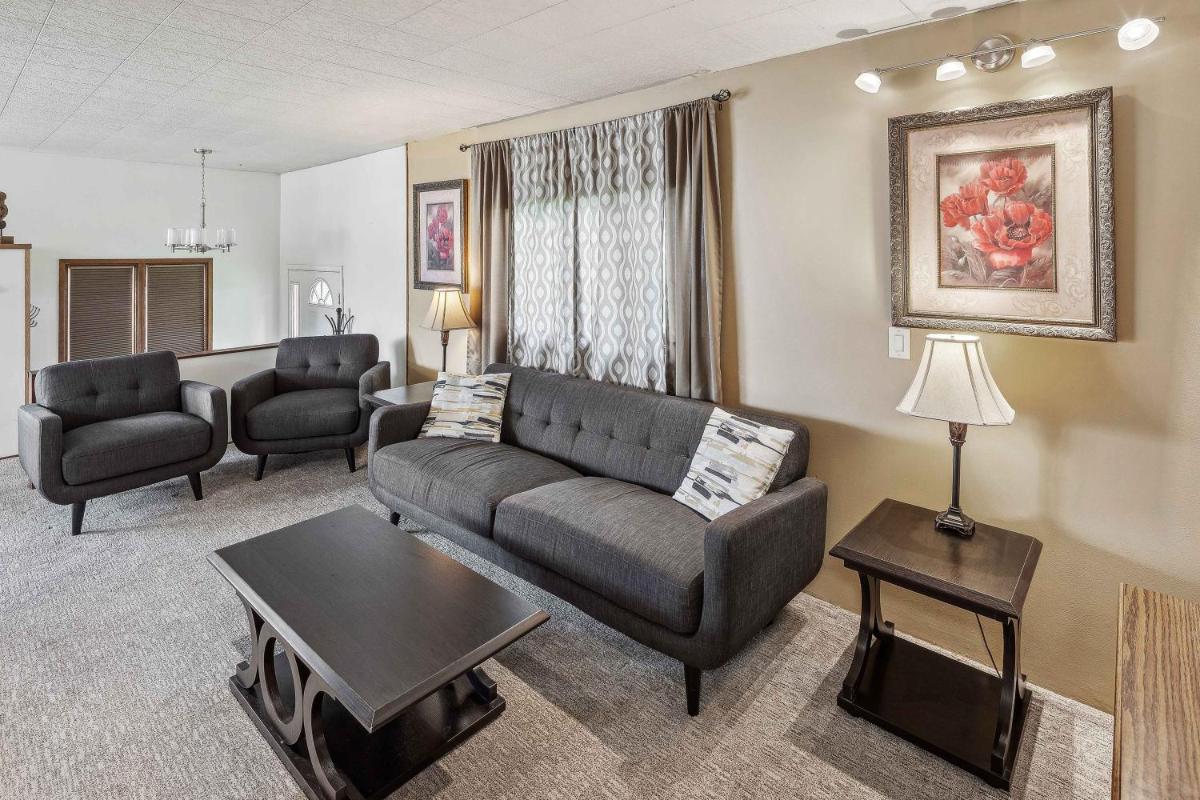 Hotel Seward - image 2