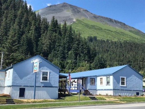 The Tides Inn - image 10