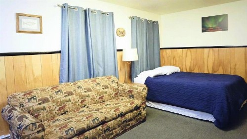 The Tides Inn - image 12