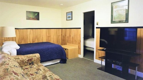 The Tides Inn - image 18