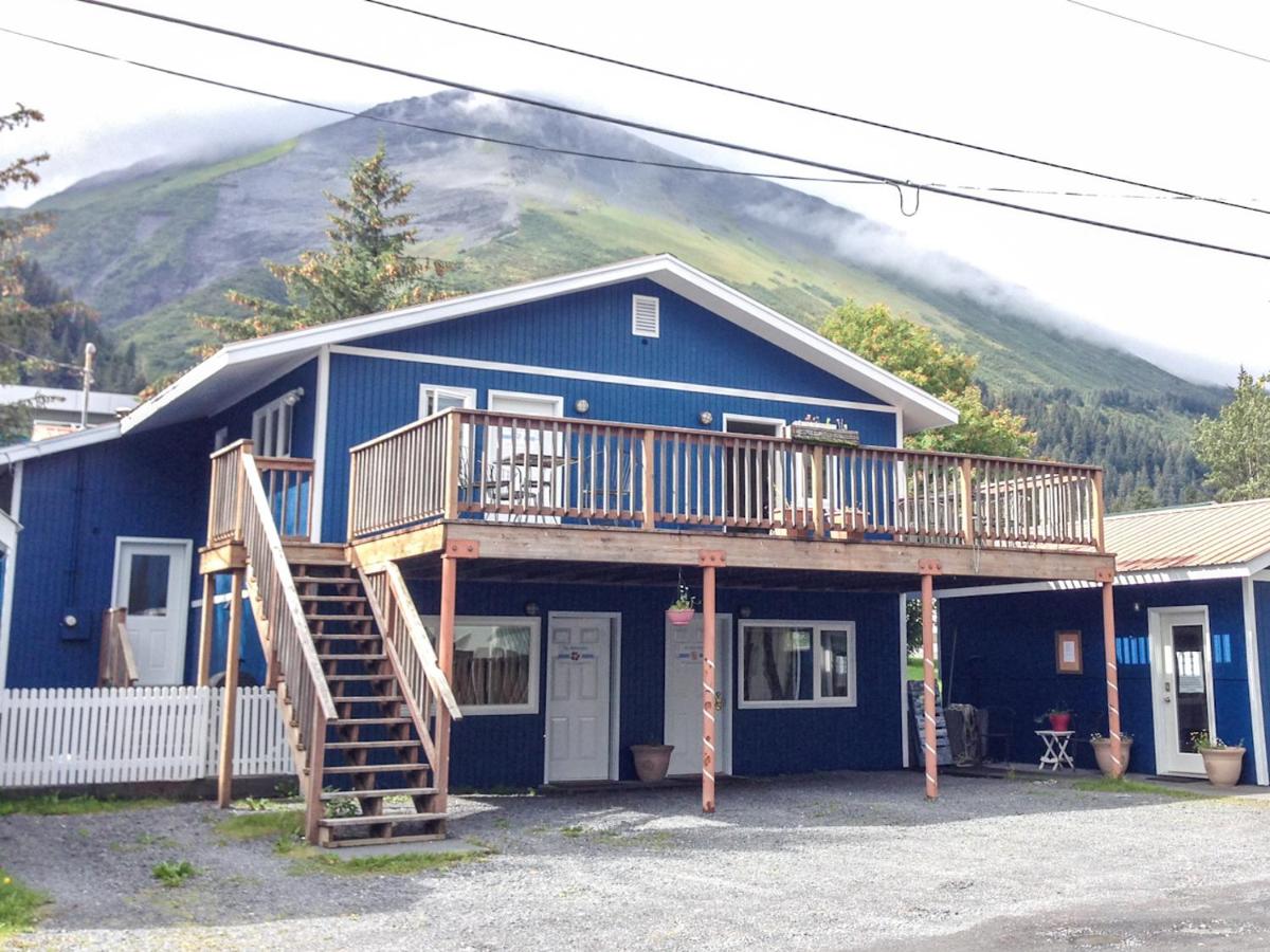 Sea Treasures Inn - main image