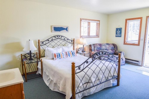 Sea Treasures Inn - image 12
