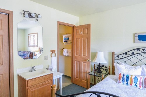 Sea Treasures Inn - image 15