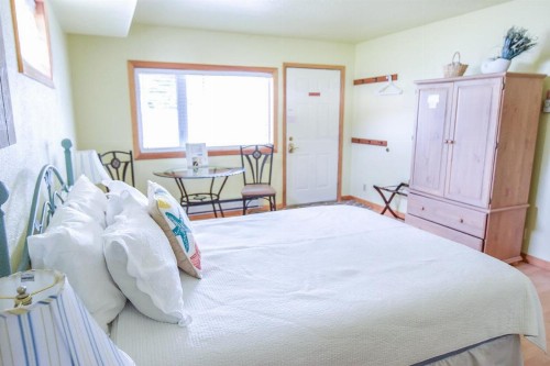 Sea Treasures Inn - image 20