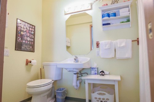 Sea Treasures Inn - image 28