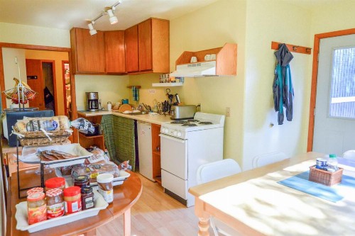 Sea Treasures Inn - image 30