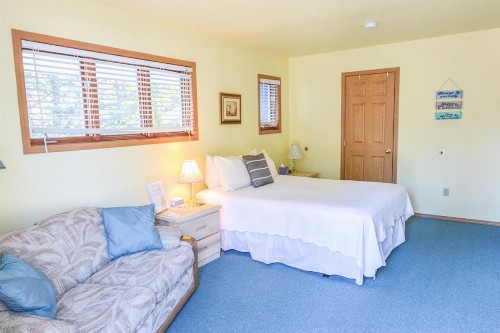 Sea Treasures Inn - image 4