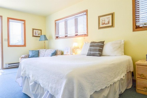 Sea Treasures Inn - image 6