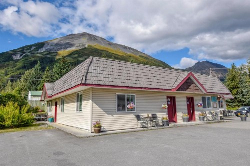 Trailhead Lodging - image 16